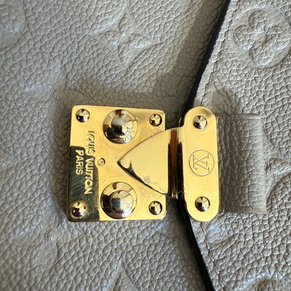 Louis Vuitton Pochette Métis in Turtle Dove - Picture 6 of 13